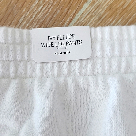 Victoria's Secret White Ivy Fleece Wide Leg Sweatpants Size Medium NWT - Picture 7 of 11